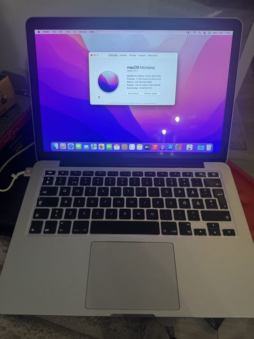 Macbook pro retina display 2015 cu bateria defecta