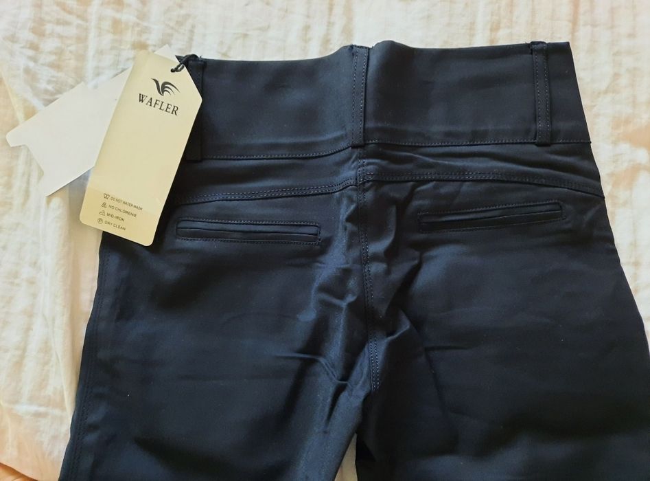 Брюки новые 42-44 размер