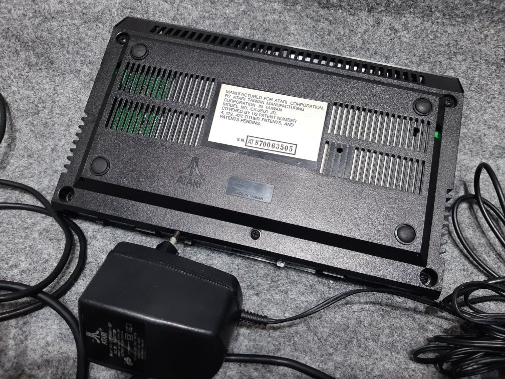 Consola vintage Atari cu 3 jocuri Pac Man