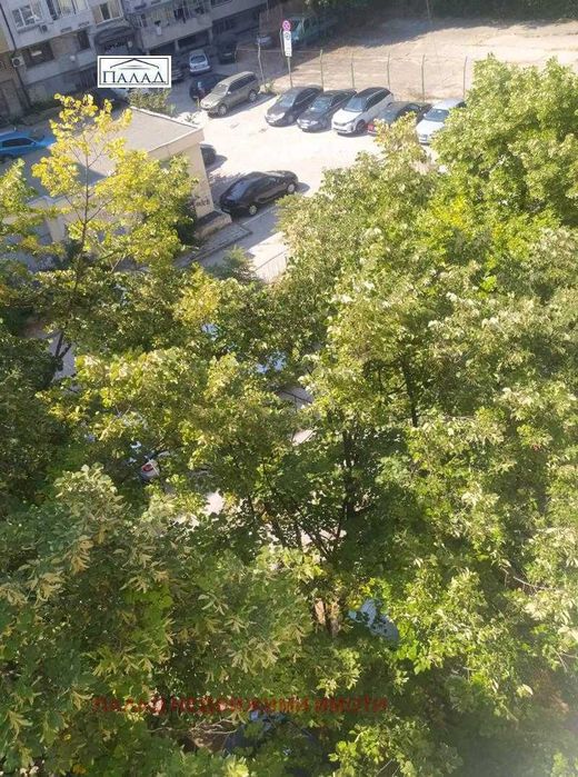 тристаен панорамен до Катедралата