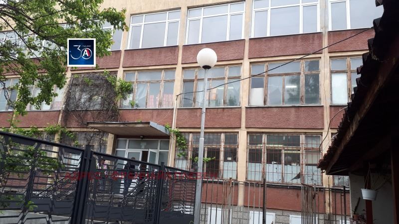 Склад в Плевен-Индустриална зона площ 358 цена 50000