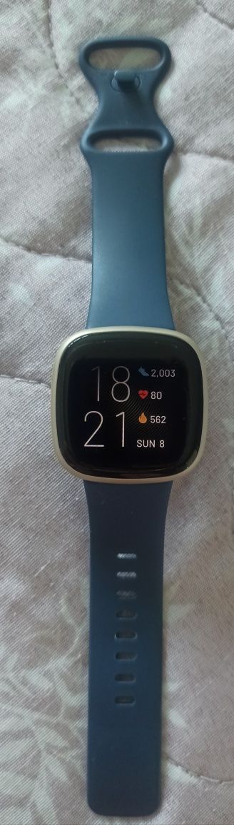Smart часовник Fitbit Versa 3