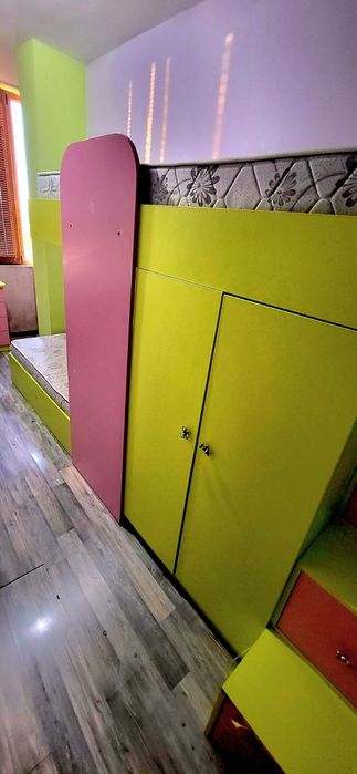Обзавеждане за стая двуетажно легло и 2 гардероба с бюро