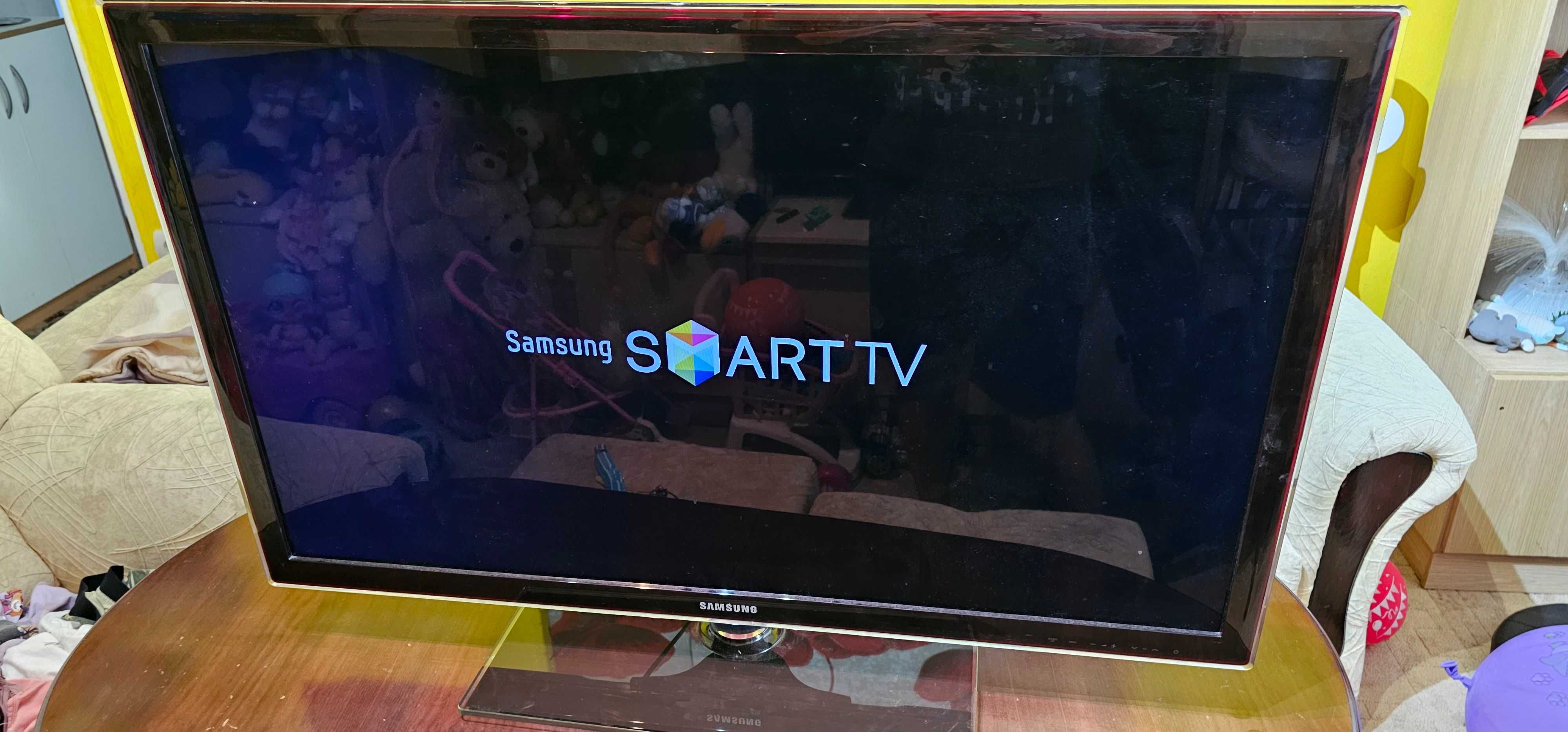 Продавам Смарт Телевизор Samsung UE40D5500