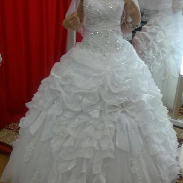 Красивое свадебное платье
