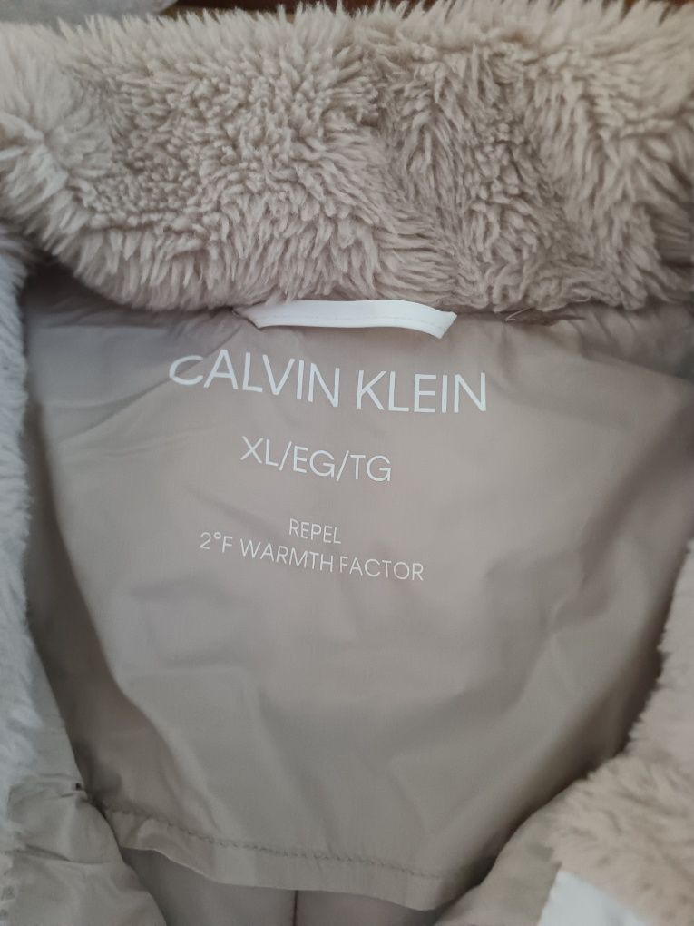 Ново яке ,Calvin Klein