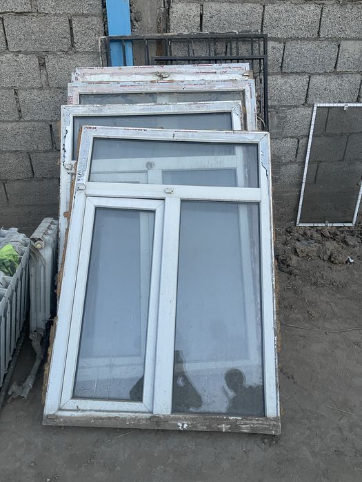 Пластиковые окна в хорошем состоянии 2 вида размера есть