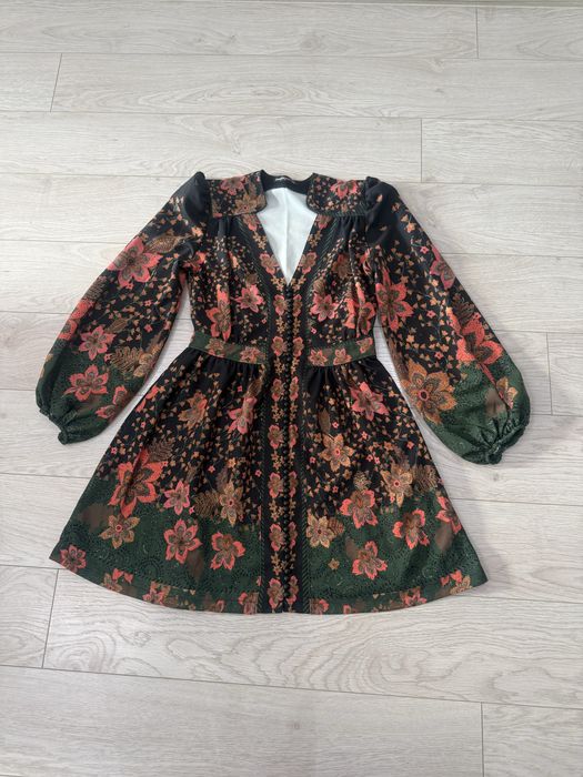 Неверотна рокля.Много запазена