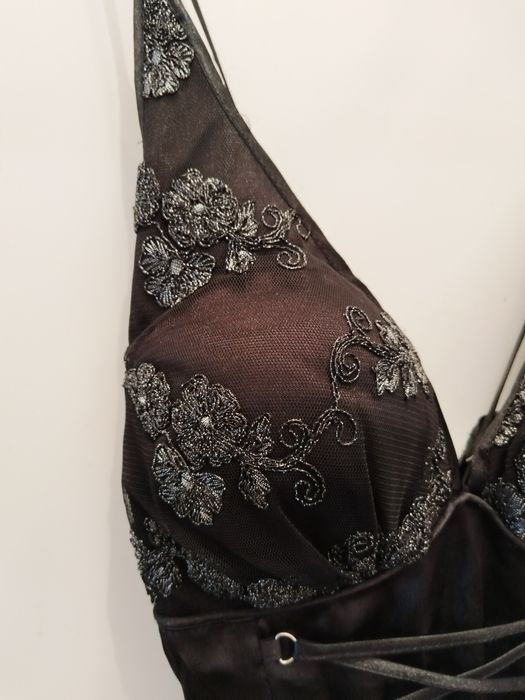 Официална черна рокля