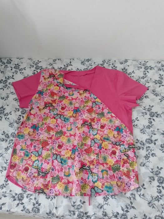 Bluza medicala , roz cu flori, mărimea L