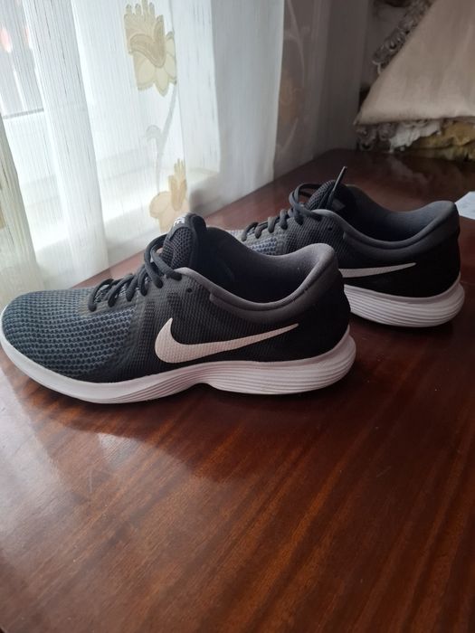 Adidasi nike 42.5 aduși din Anglia...