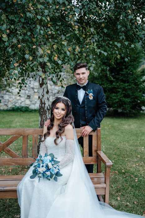 Rochița de mireasă tip sirenă cu trenă detasabila