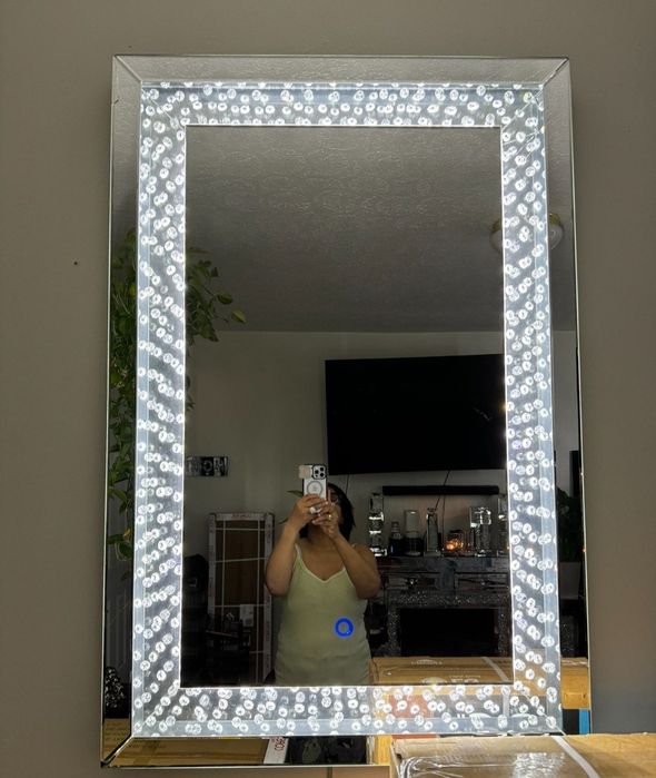 Луксозно LED огледало с кристали
Размер: 80x120 см;
Основен