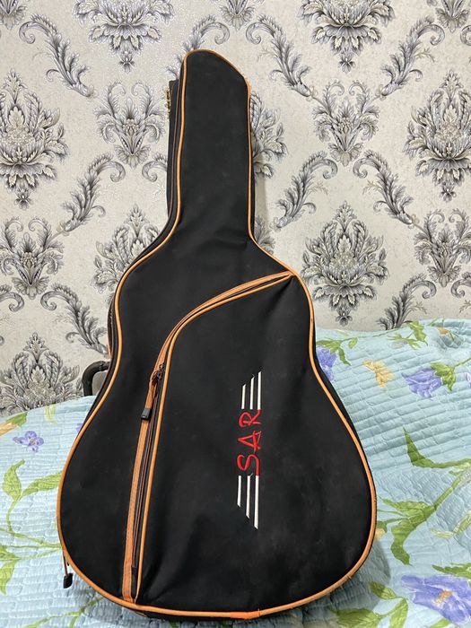 Classica gitara sotiladi pul zarur