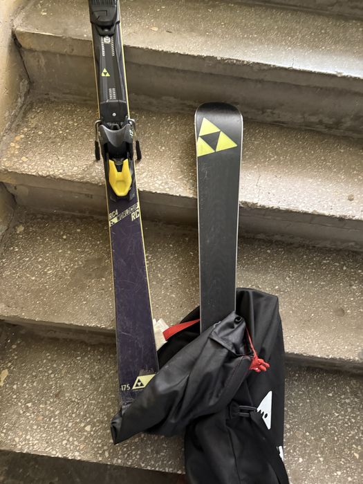 Vand clapari roxa barbati ultralight 90 si skiuri fischer rc one