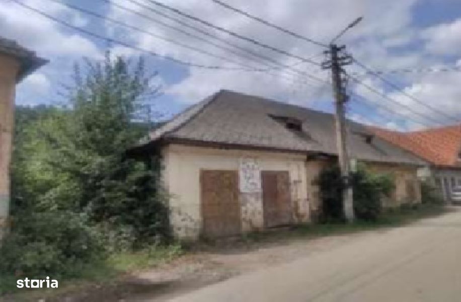 Vanzare apartament in casa veche si curte - Licitatie 14.10.2025