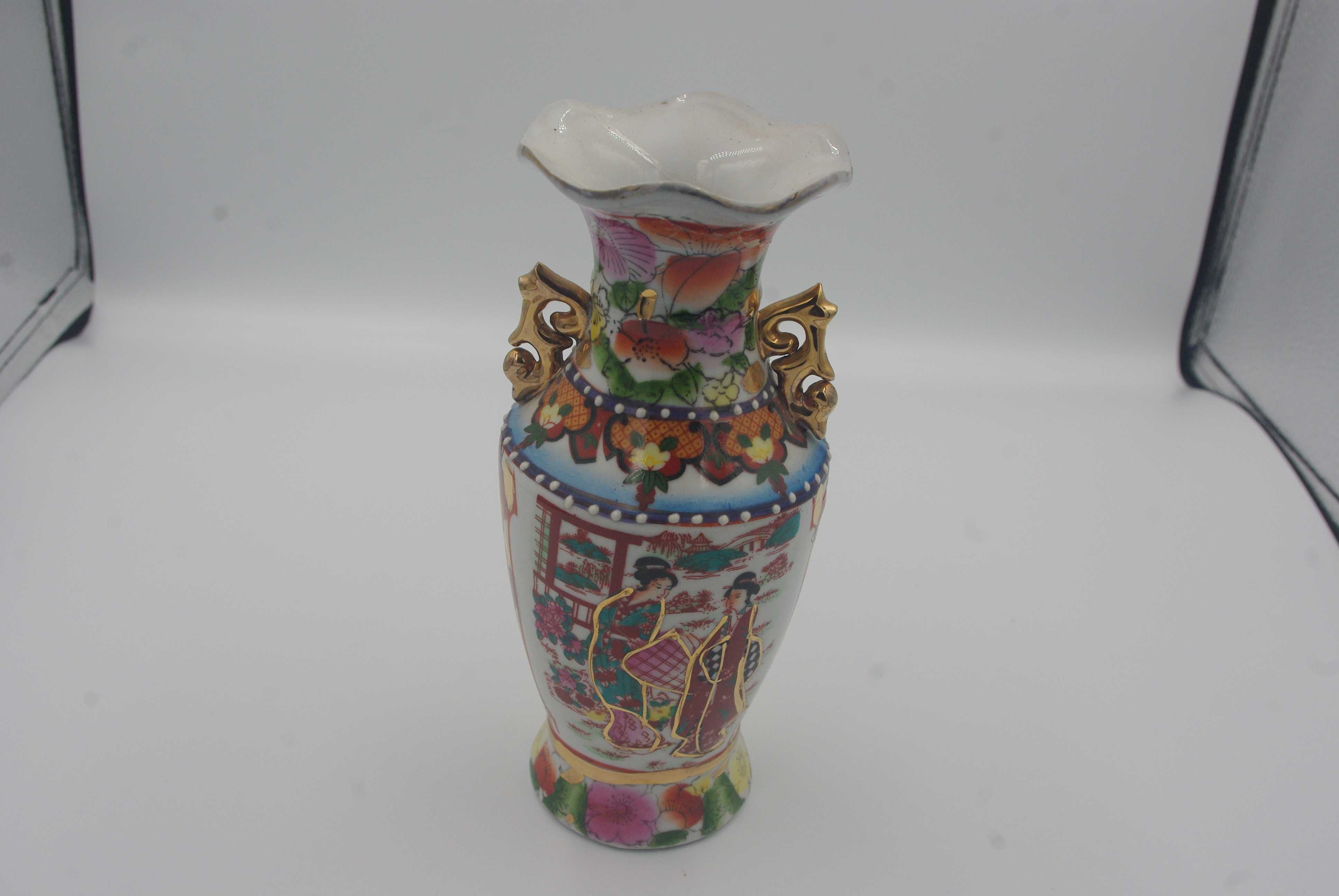 Vaza vintage chinezeasca, vopsita manual, anii 1970, 21 cm inaltime
