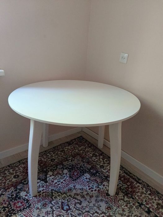 Продам  стол 100 на 100 см.Высота  75 см.