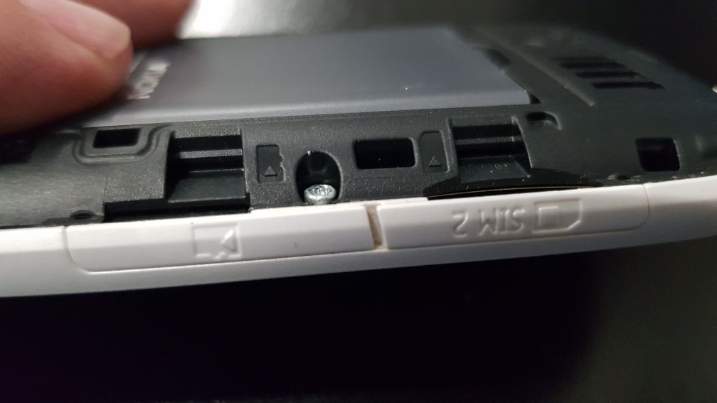 Nokia 200     с радио      .