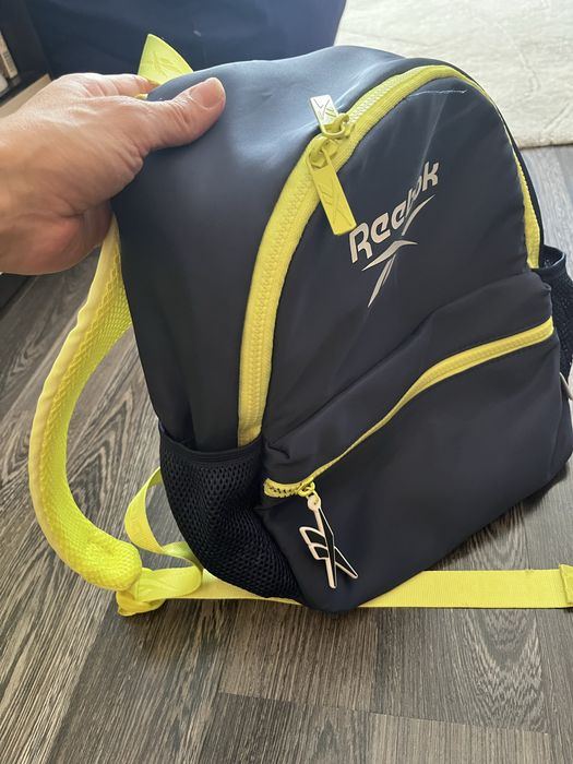 Reebok раничка като нова