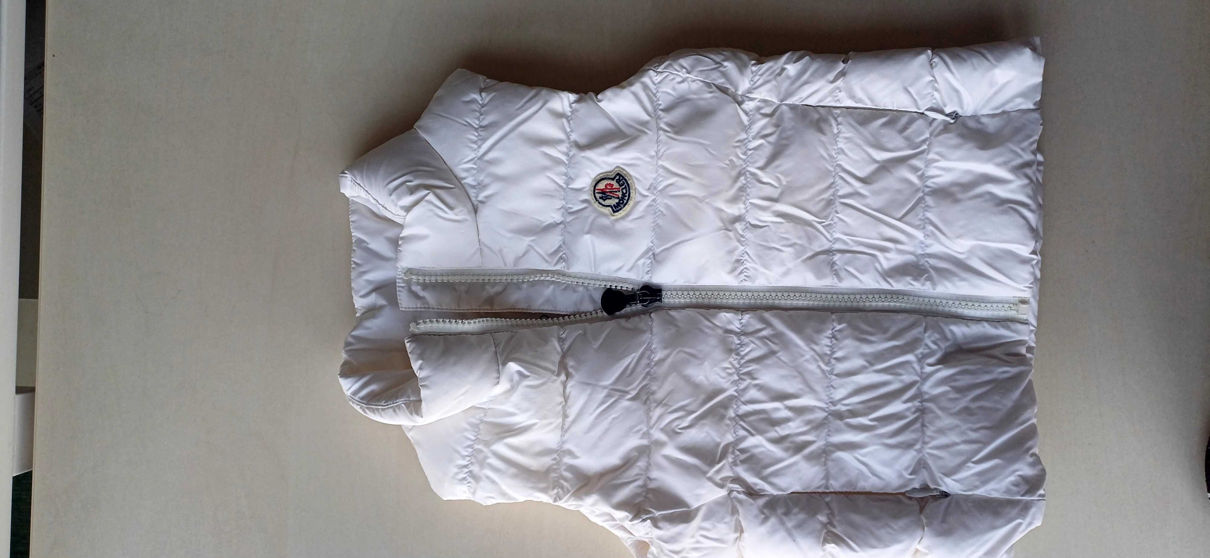 Vand vesta  originala Moncler 3-4 ani