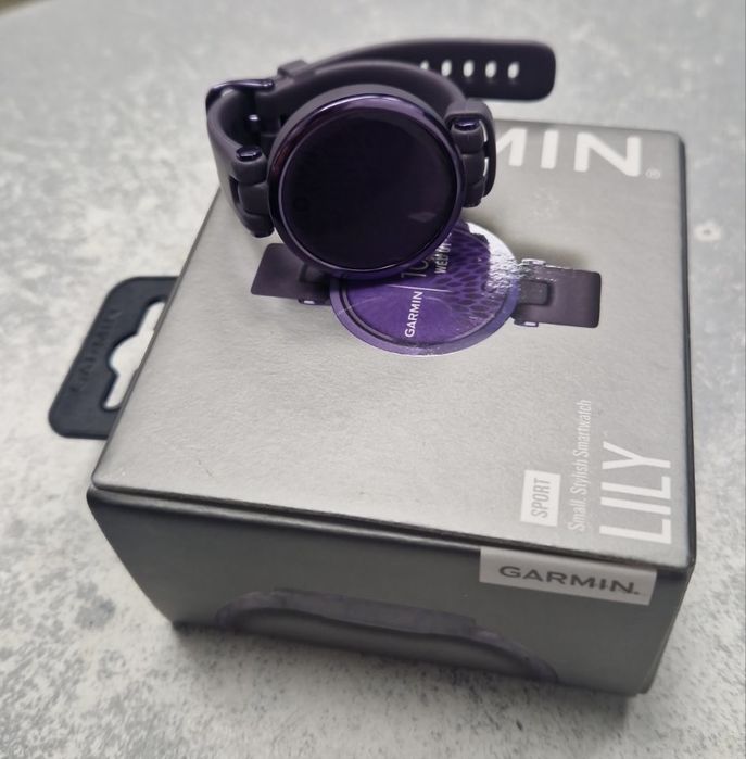 Нов смарт часовник Garmin Lily