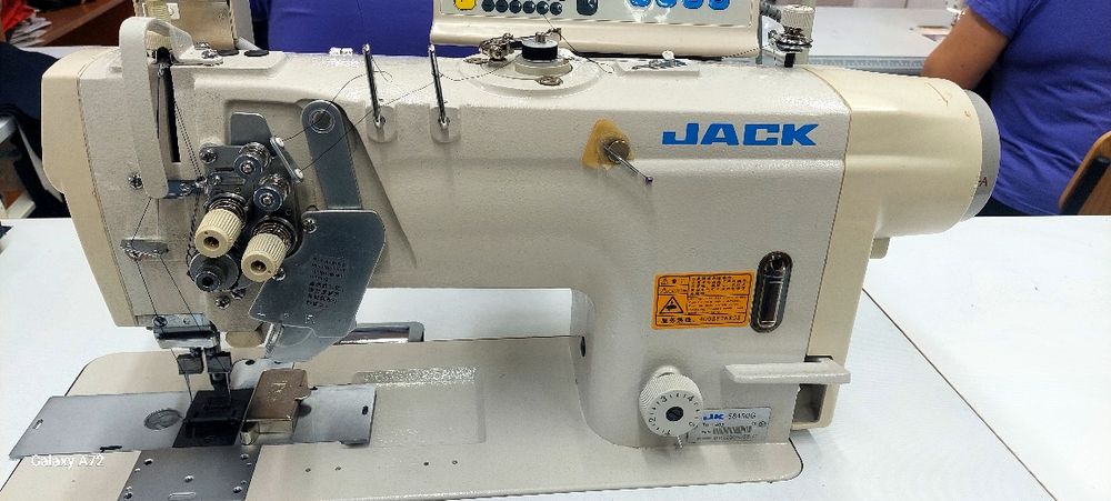 Masina cusut cu doua ace Jack  -58450G