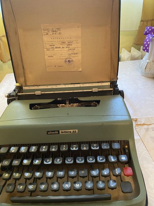Vand maşină de scris Olivetti Lettera 32