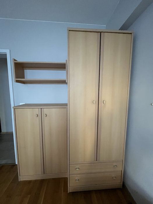 Обзавеждане за стая: легло с матрак, гардеров, шкаф, бюро и етажерки