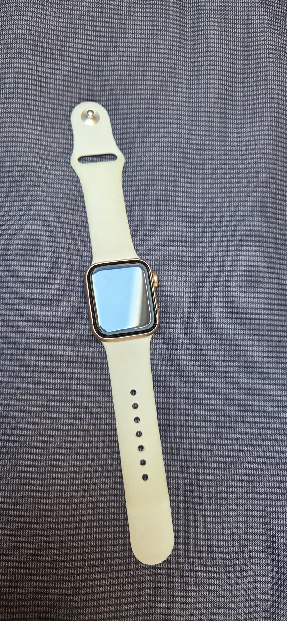 Apple Watch SE 40mm- намалена цена