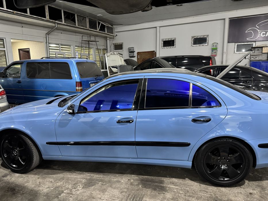 Mercedes W211 plyonka qilingan