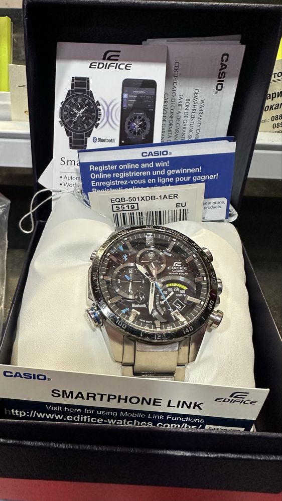 Часовник Casio eqb-501xdb-1ear