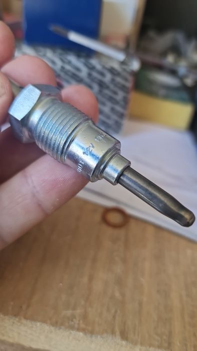 Bujie incandescenta tractor fiat 211 215 fiat 312 315 fiat 411.415 pe