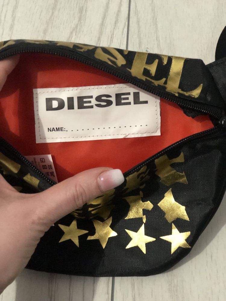 Borseta dama Diesel negru cu auriu