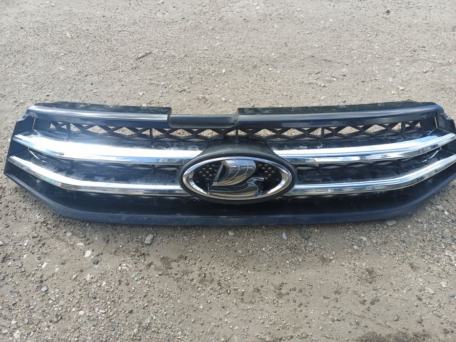 Решётка радиатора веста в сборе с внутренней вставкой