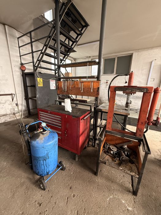 Închiriez service auto complet echipat în Gherla