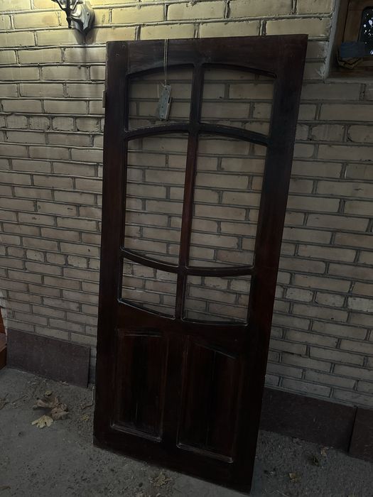 Продаются деревянные окна и двери.Yog'och eshik va derazalar sotiladi.