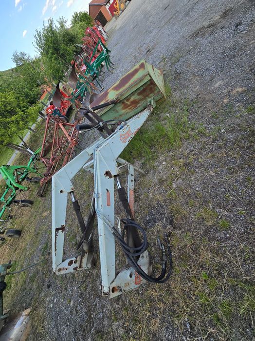 Incarcator frontal cu cupa pentru tractor de 60 cai făra suporti