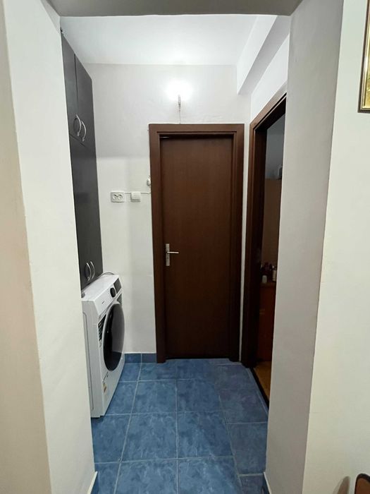 Vând apartament cu 2 camere,zona Podu Roș-Cantemir