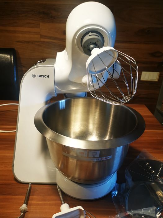 Robot de bucătărie multifunctional Bosch in stare impecabilă. 
L-am fo