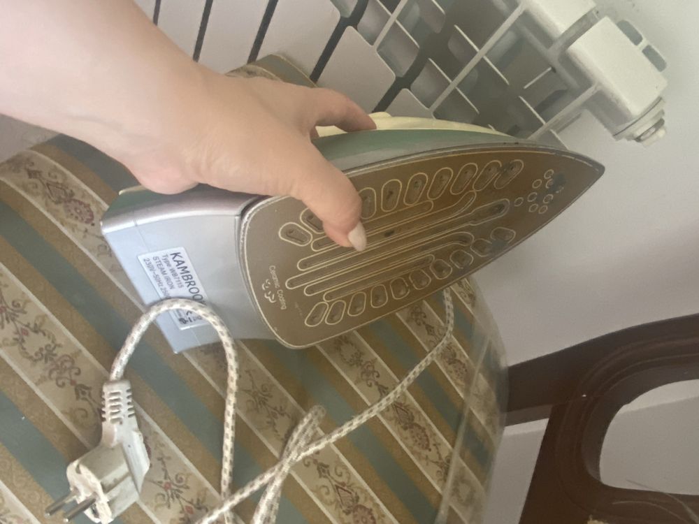 Утюг с коробкой рабочий Tefal