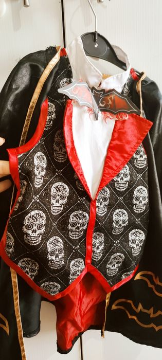 Costum halloween - vampir + rochiță asistenta medicala