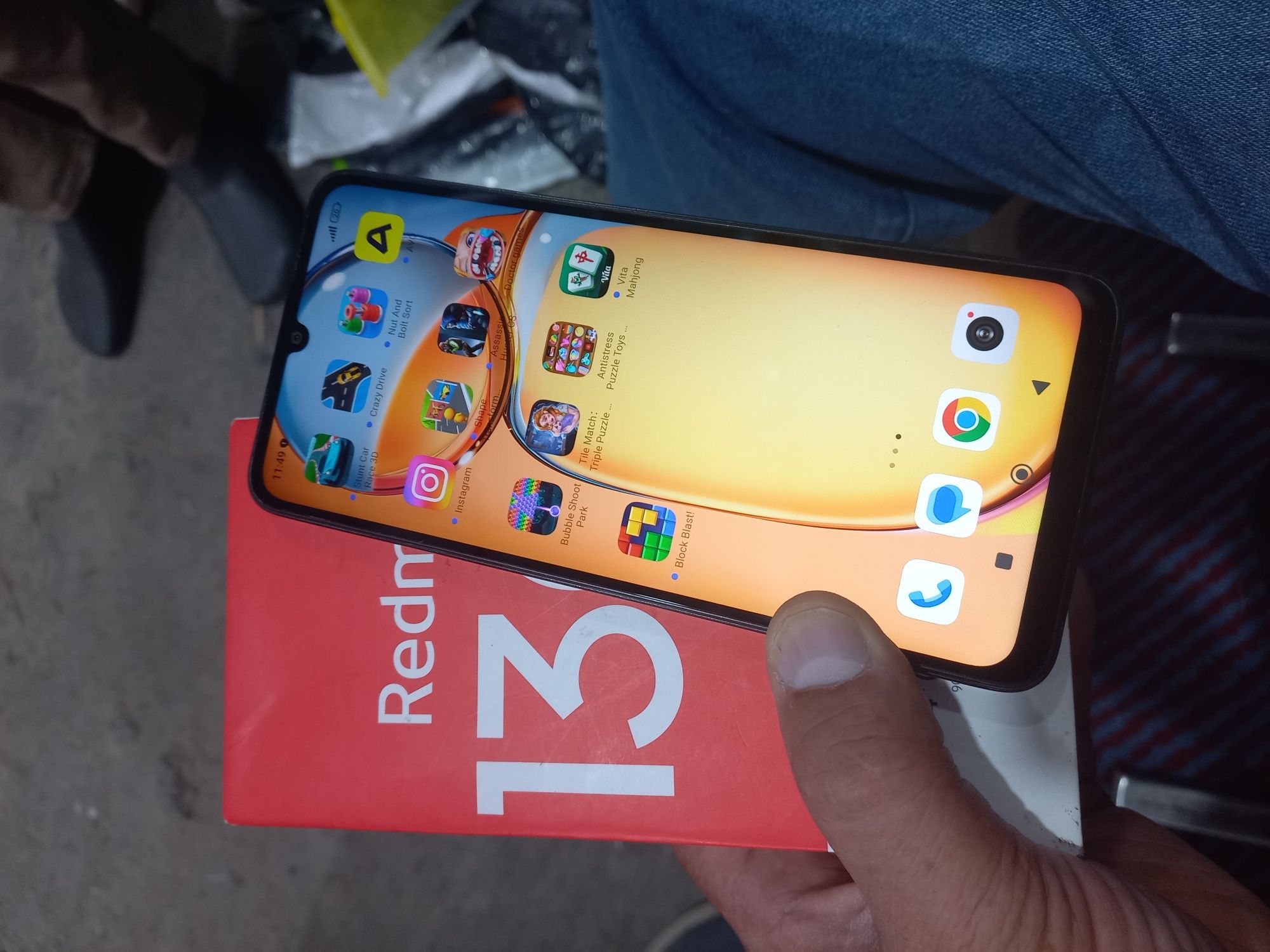 Redmi 13C holati ideal tiniq 128GB hotira 2 sim karta imeyka bo'gan.