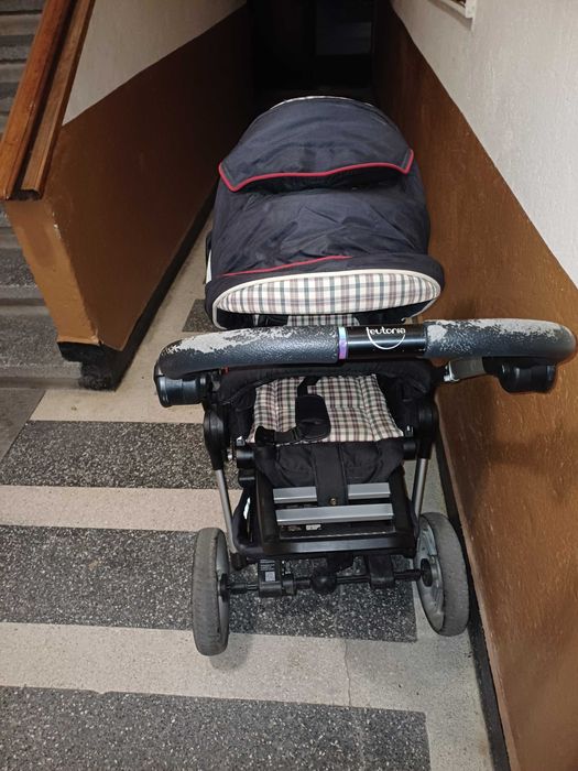 Комбинирана количка Teutonia. Много удобна.  Подарък Зимен чувал и гър