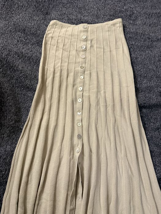 Alice Evis пола Elsa в бяло и в бежово