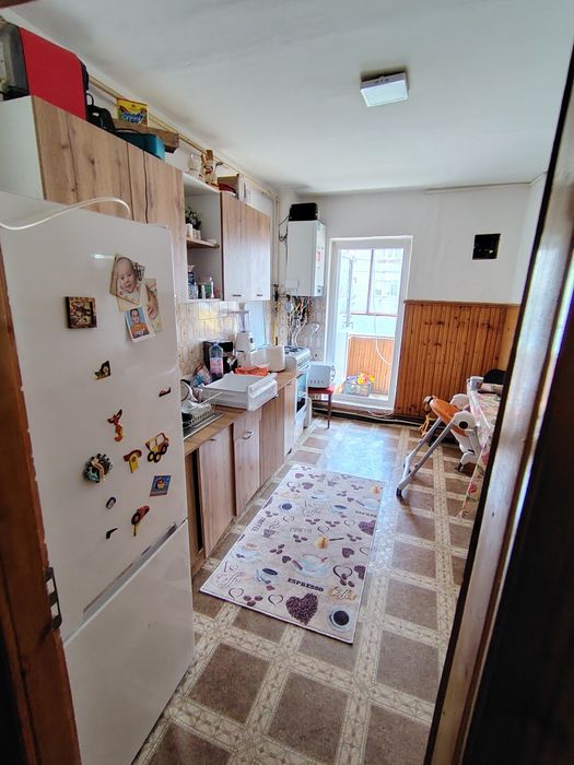 Vând apartament 3 camere decomandat Campulung