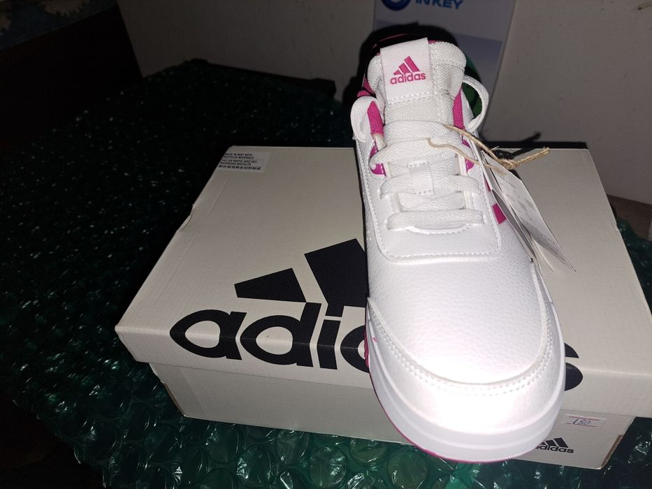 Pantofii:Adidași-marca adidas