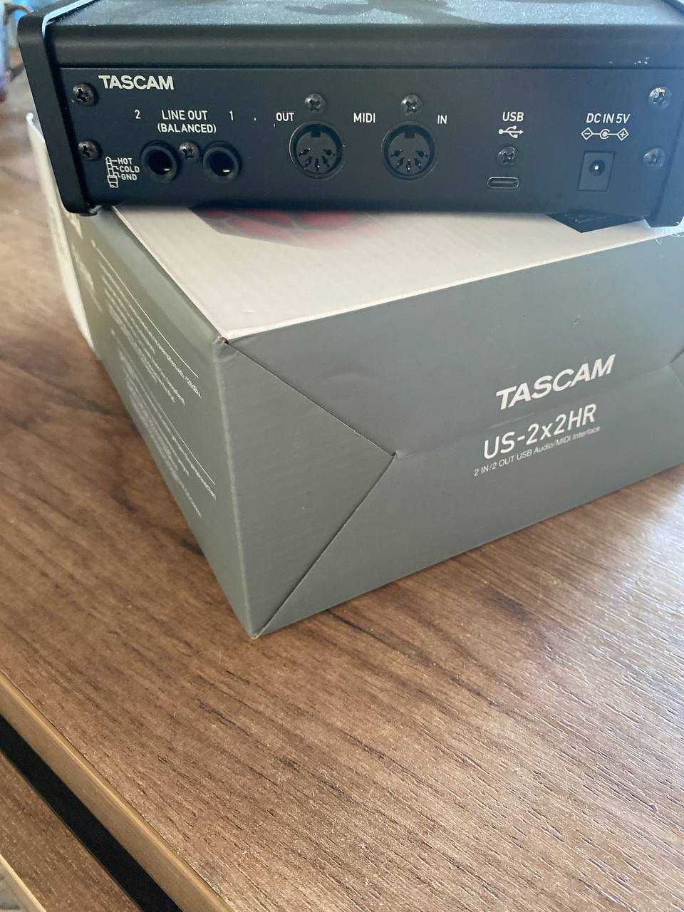 Tascam US-2x2HR USB аудио интерфейс