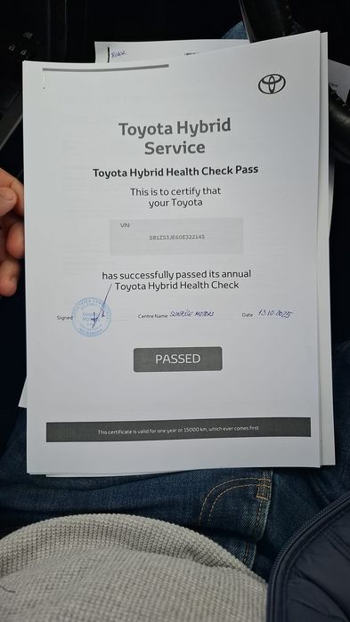 Vând toyota auris  hybrid 2017