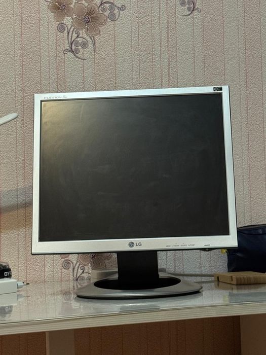 Монитор LG в хорошем состоянии